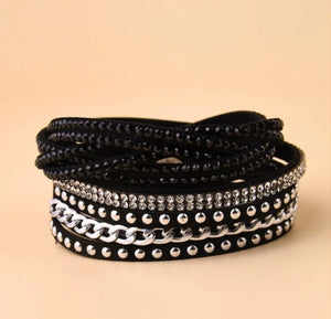 black twist boot chain charm